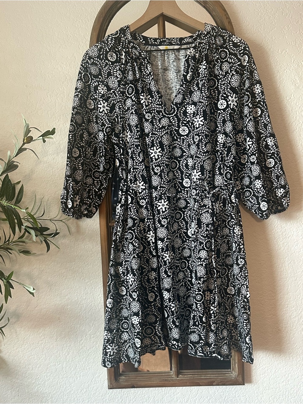 Boden Black White Floral Cotton Notch Neck Tie Waist Mini Dress Size 6R - Picture 3 of 10